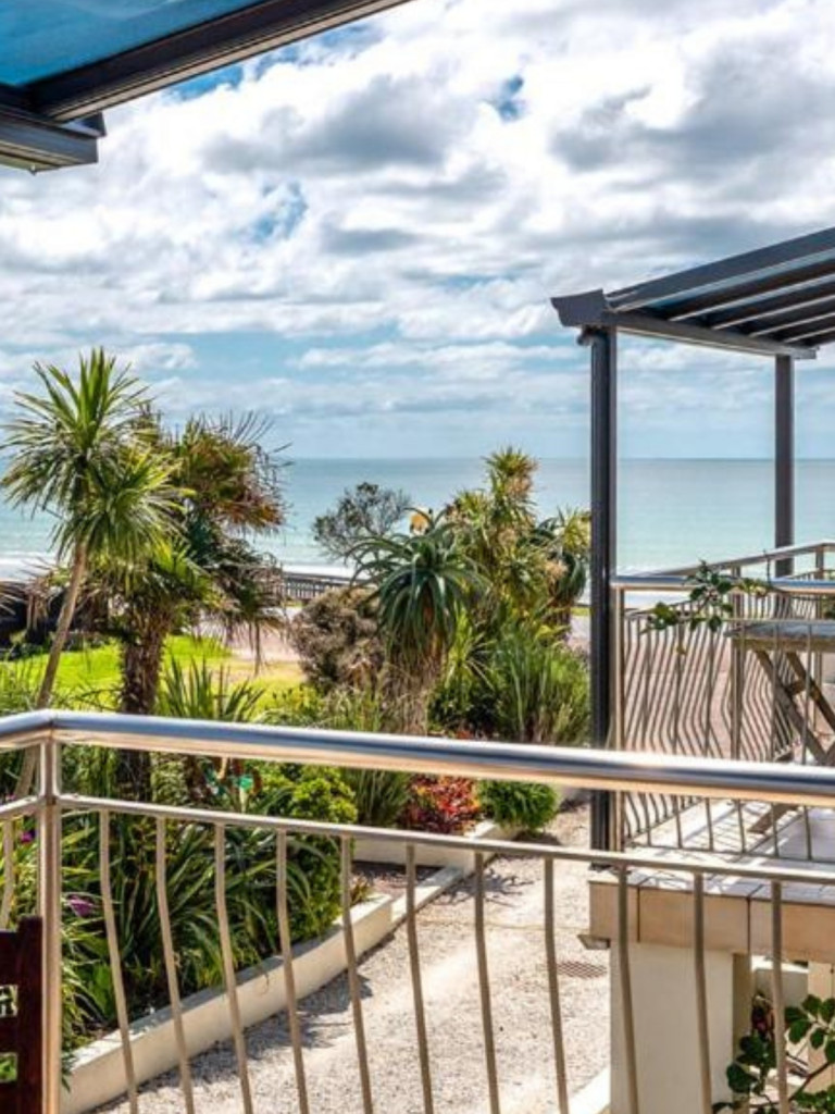 Beachfront on Waiheke Accommodation ocean views