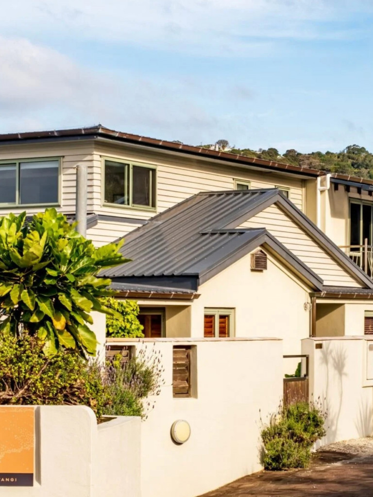Beachfront on Waiheke Accommodation