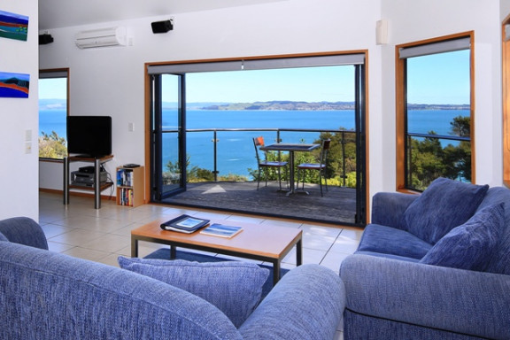 Crosstrees Chalet banner Waiheke Island waiheke.co.nz