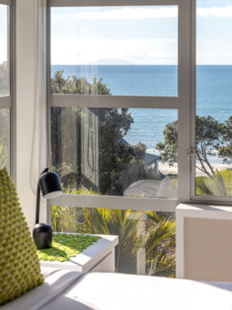 Sea Breeze at The Sands 2560x1440 4