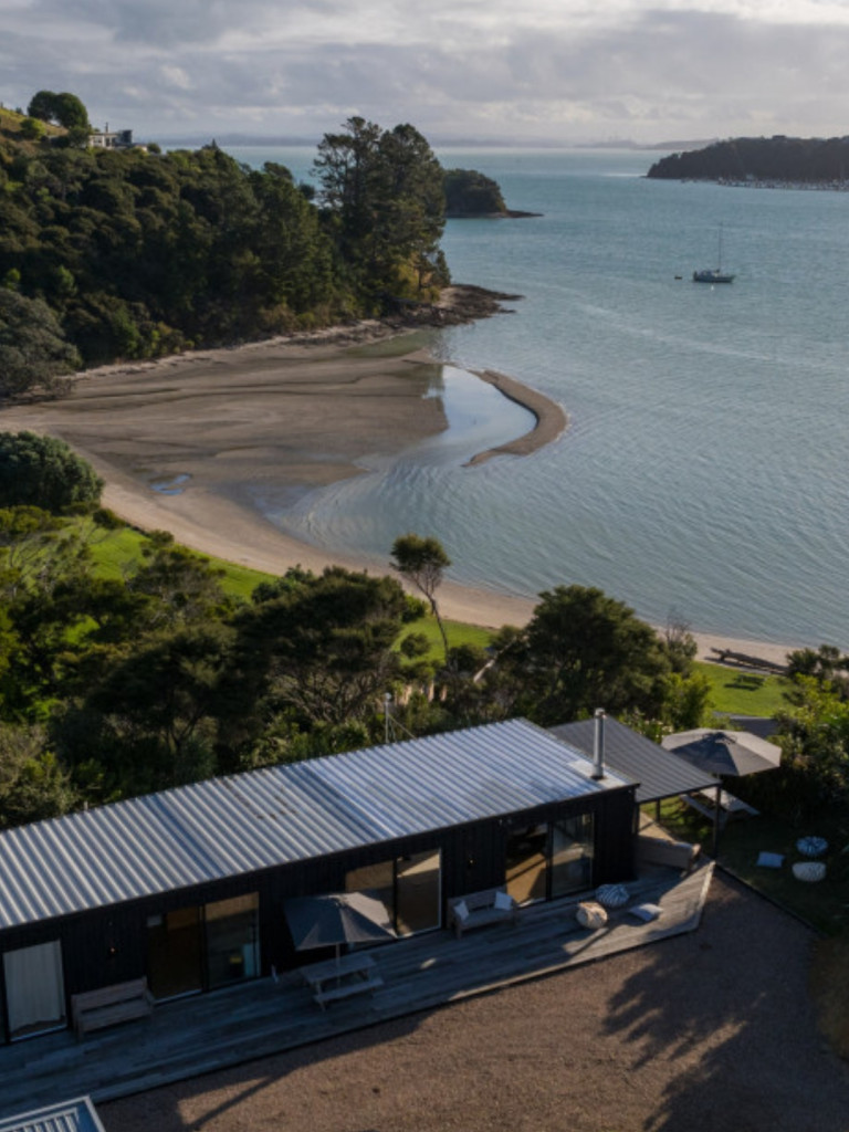 Wharetana Bay Villa 2560x1440 4