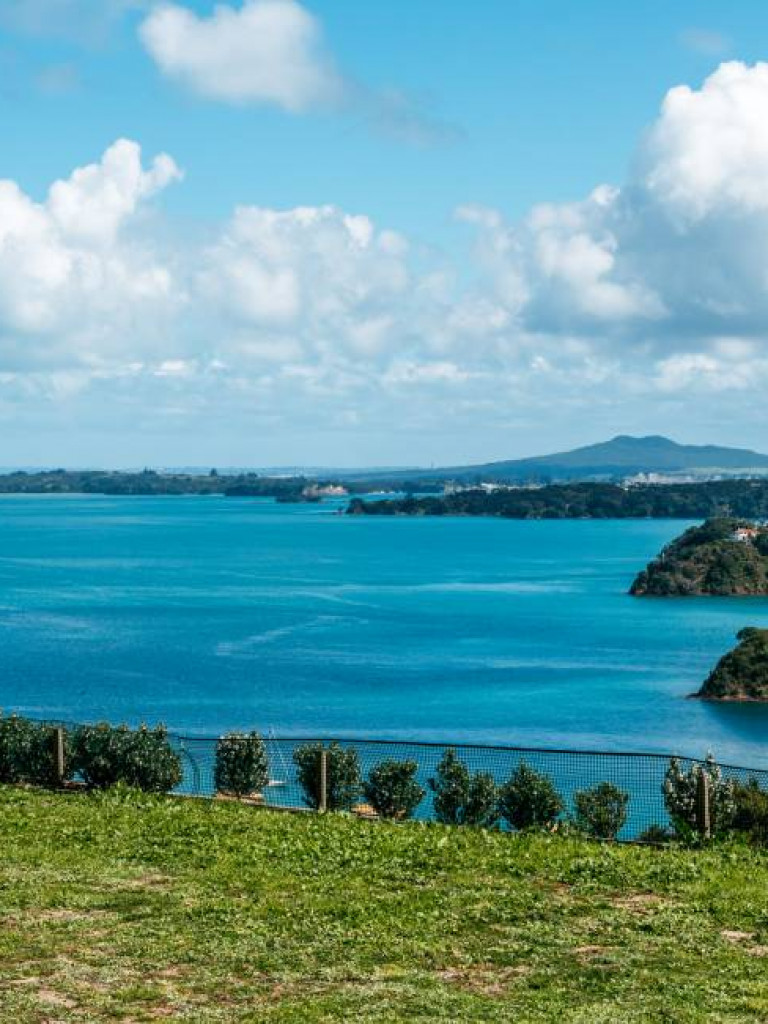 Lawn and Sea View Te Whau