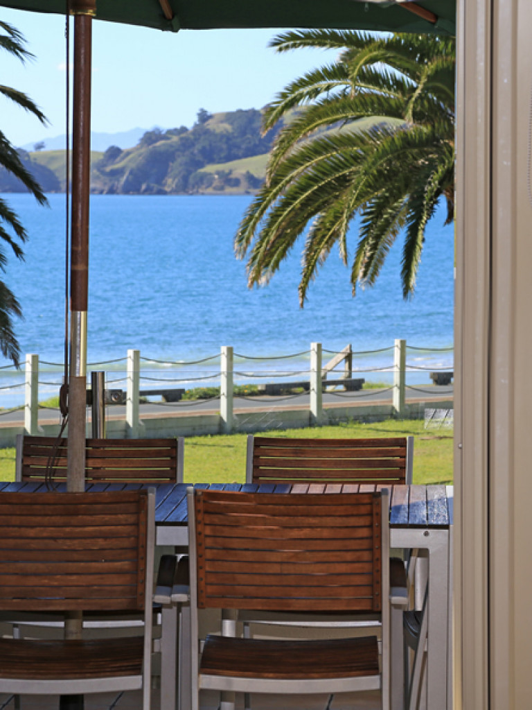 Onetangi Beach Apartments summary Waiheke Island waiheke.co.nz