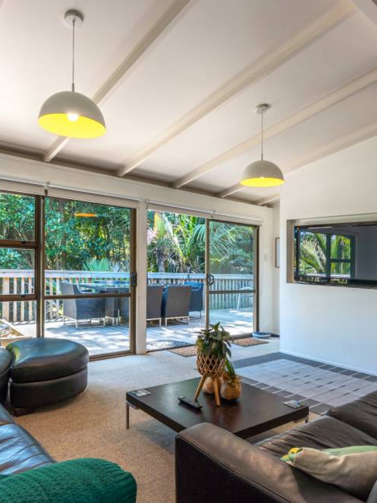 Treetops Forest Retreat Living room